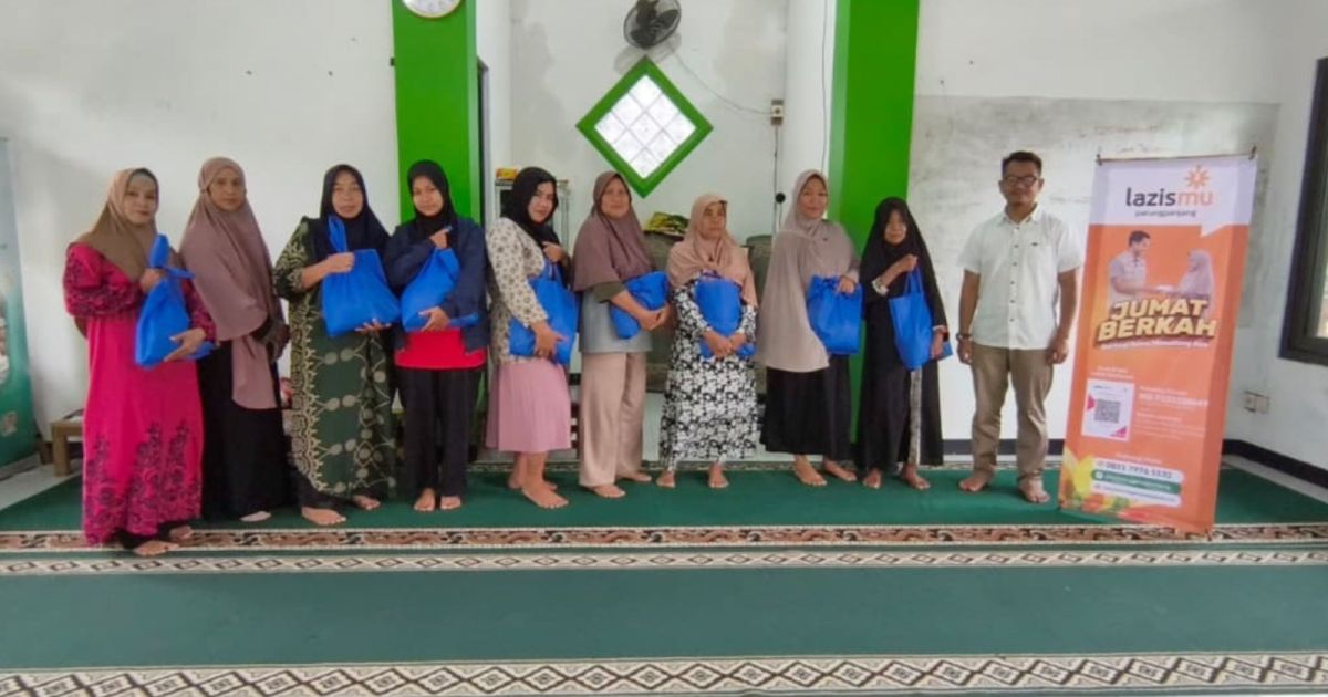 Lazismu Parung Panjang Salurkan Paket Sembako Lewat Program Jumat Berkah