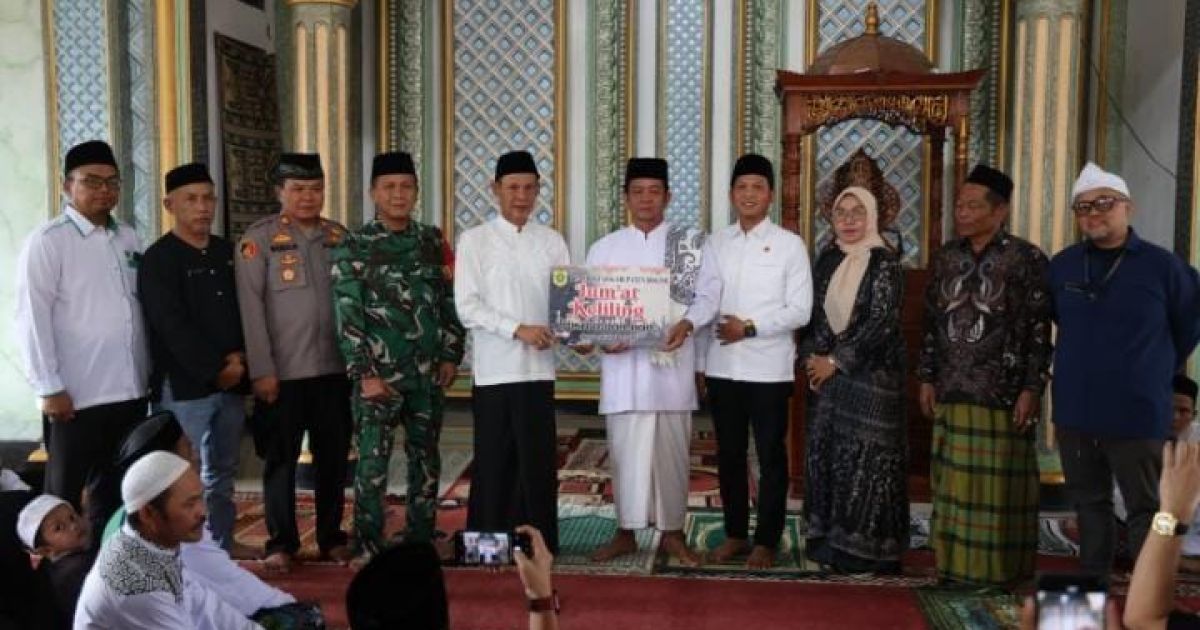 Jumling di Cileuksa, Wabup Bogor Serahkan Bantuan Rp100 Juta untuk Masjid