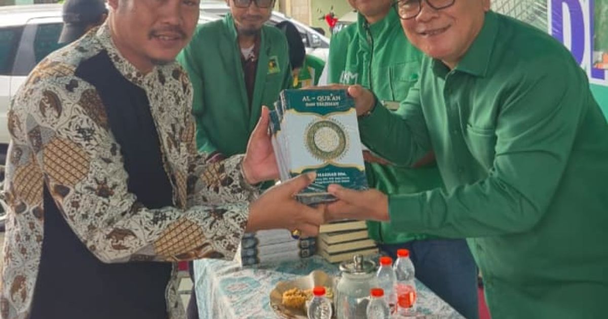 Sambut Ramadan, PPP Depok Wakafkan 1.000 Al-Qur’an untuk Masjid dan Musholla