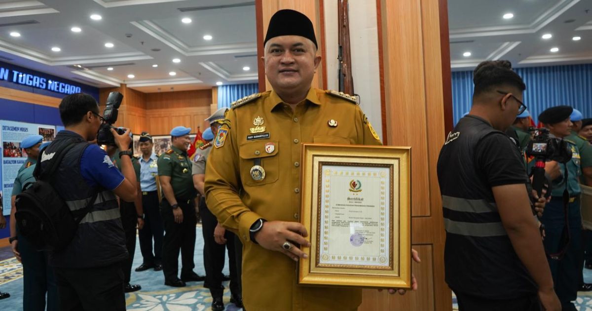 Bupati Bogor Rudy Susmanto terima Brevet Kehormatan Paspampres Setia Waspada atas dukungan pengamanan VVIP Presiden dan Wakil Presiden RI.
