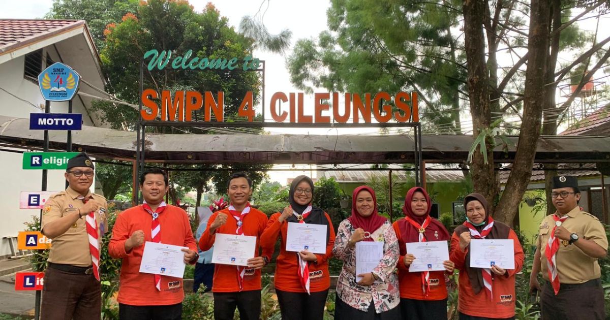 Pramuka SMPN 4 Cileungsi Bersinar: Guru Lulus KMD, Tim Juara Umum