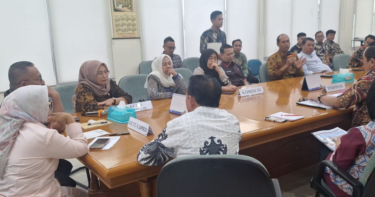DPRD Lampung Selatan sidak PT Keong Nusantara Abadi di Natar. Dewan tak temukan bau, namun warga mengaku bau menyengat muncul malam hari dan usai hujan.