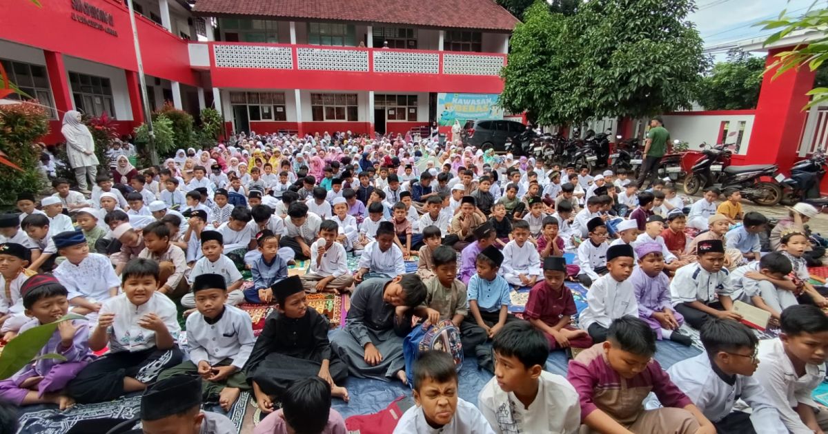 SDN Cipeucang 02 Cileungsi menggelar kegiatan Pesantren Kilat Ramadan untuk memperkuat karakter religius siswa melalui tadarus, salat berjamaah, dan pembinaan akhlak.