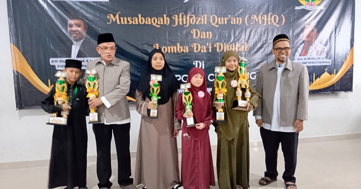Muhammad Fauzan (Kiri) Sabet Juara Favorit dan Juara 3 MHQ IKADI Bogor. (Foto/doksdnCiteureup06)