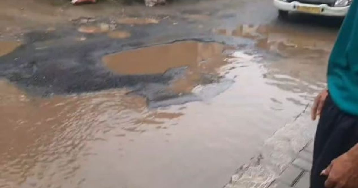 Warga Ciaruteun Ilir Keluhkan Jalan Rusak di Kampung Padmon Cibungbulang