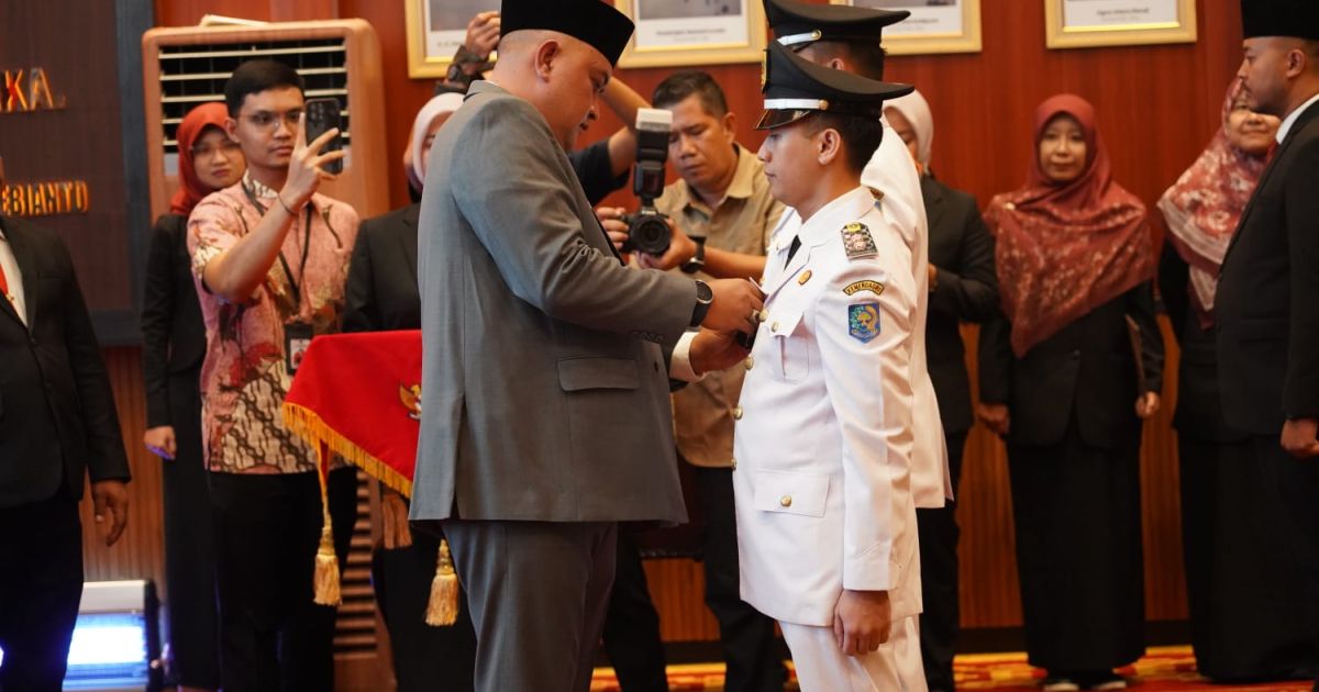 Bupati Bogor Rudy Susmanto melantik 24 pejabat struktural dan fungsional di lingkungan Pemkab Bogor untuk memperkuat kinerja birokrasi dan pelayanan publik.