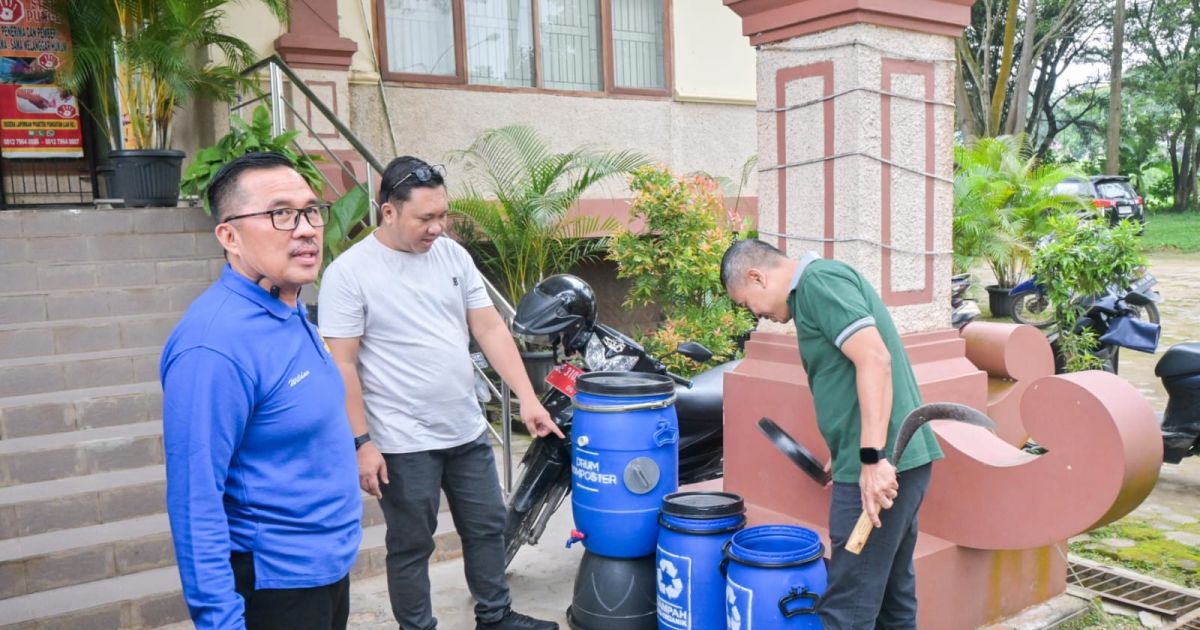 Wakil Bupati Pesawaran Antonius Muhammad Ali memimpin gerakan bersih-bersih kantor di lingkungan Pemkab Pesawaran sebagai tindak lanjut instruksi Presiden Prabowo Subianto.