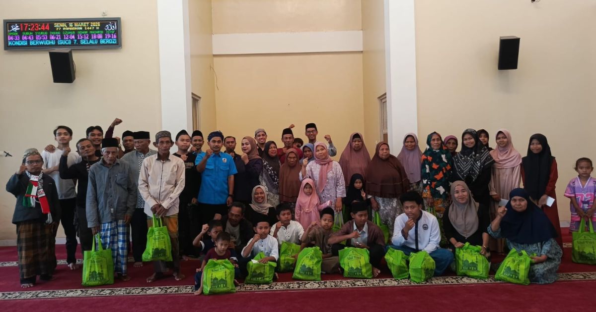 KNPI Jasinga bersama DKM Masjid At Taslim menggelar Rampes Ramadan Peduli Sosial dengan santunan yatim dan dhuafa di Desa Cikopomayak, Bogor.