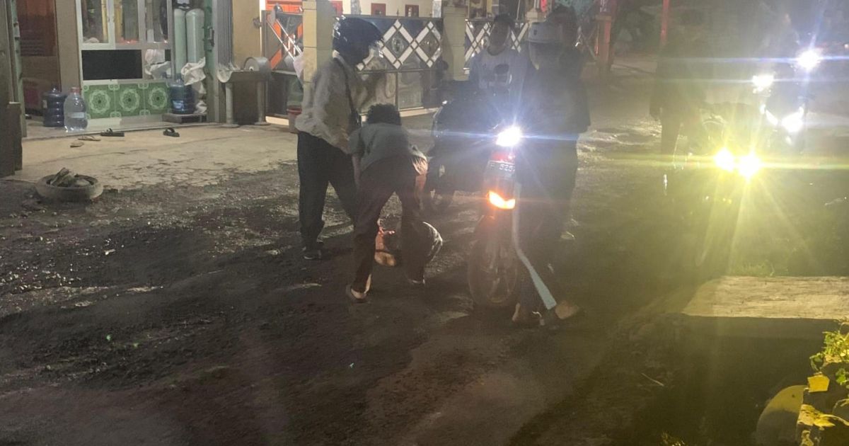 Jalan berlubang di ruas Panyaungan–Nanggung kembali sebabkan kecelakaan. Warga soroti lambatnya penanganan meski korban terus berjatuhan.