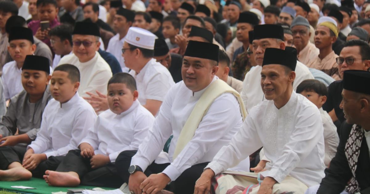 Bupati Bogor, Rudy Susmanto, menunaikan ibadah Sholat Ied sekaligus mengikuti pesta rakyat bertajuk “Lebaran Bersama Wargi.” di Momem Hari Raya Idul Fitri 1447 H di GOR Pakansari pada Sabtu (21/3/2026).