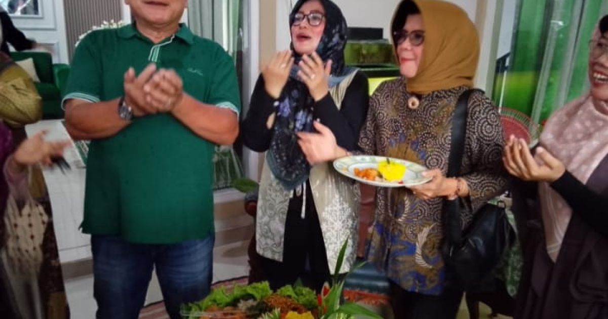 Ketua DPC PPP Kota Depok, Mazhab HM rayakan Lebaran Ketupat dan HUT ke-63 di Depok. Momentum Syawal dimaknai sebagai ruang pengabdian dan pemberdayaan UMKM.