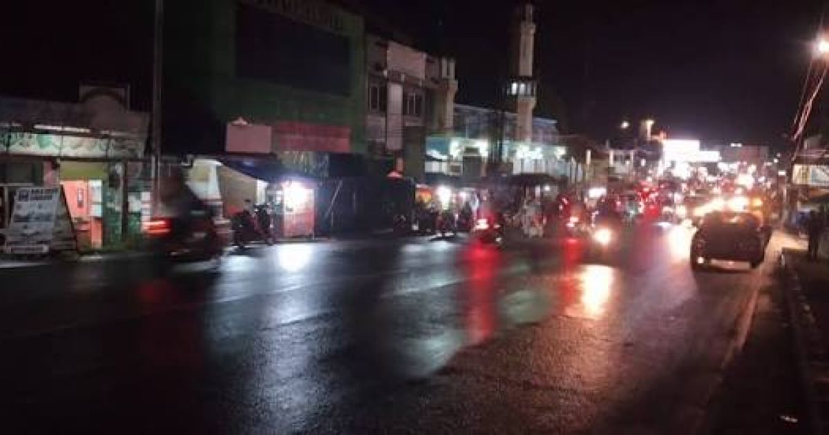 Warga Desa Bumisari, Natar, mendesak penutupan kafe ilegal yang diduga beroperasi tanpa izin dan menyediakan miras. Satpol PP diminta bertindak tegas.