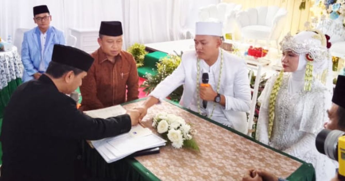 Wali Kota Depok Supian Suri menghadiri dan memberikan doa pada akad nikah Fikri dan Dereina di Sawangan Baru