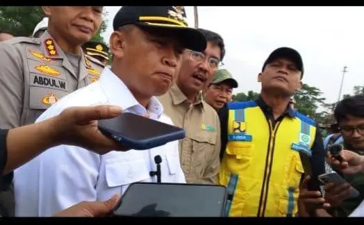 Tertibkan Bangunan Ilegal, Wali Kota Depok Pimpin Pembongkaran di Jembatan Shila Sawangan