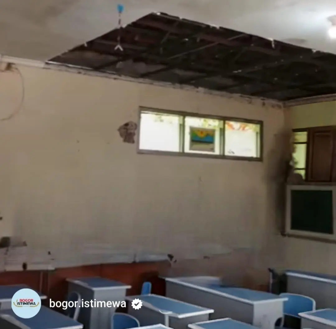 Curah Hujan Tinggi, Ruang Kelas VI SDN Kramat Raya Cibinong Runtuh