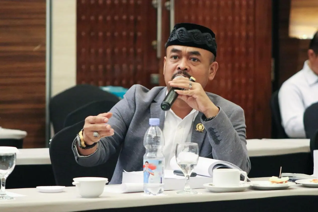 Wacana Cabut SIM Pengendara Merokok Disorot, Edi Masturo Tekankan Keselamatan dan Kepastian Hukum