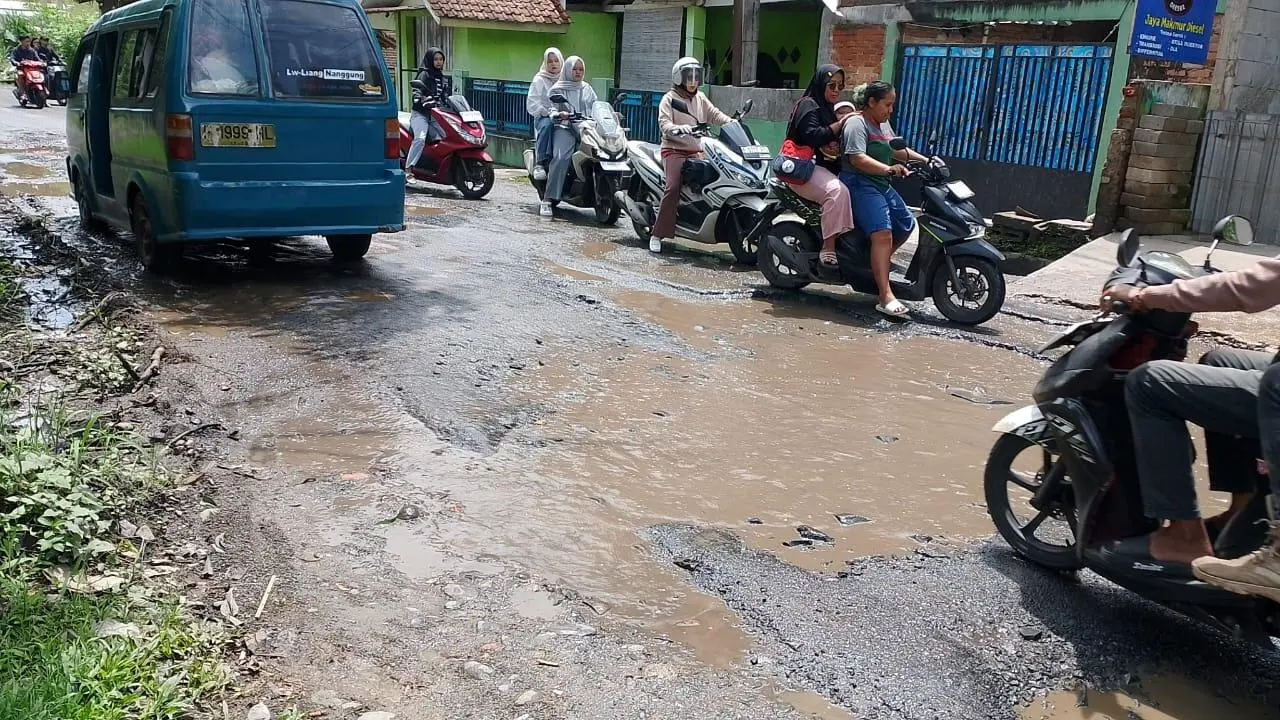 Sudah Pernah Memakan Korban Jiwa, Jalan Ace Tabrani Nanggung Masih Rusak Parah