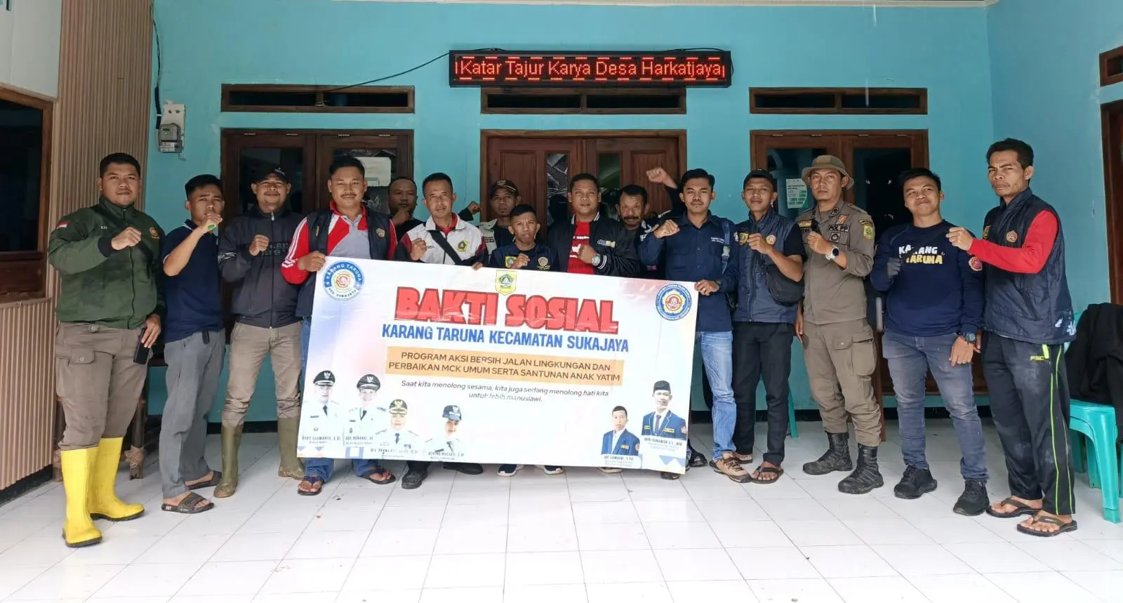 Karang Taruna Sukajaya Aksi Sosial: Perbaiki MCK, Bersihkan Lingkungan, Santuni Anak Yatim