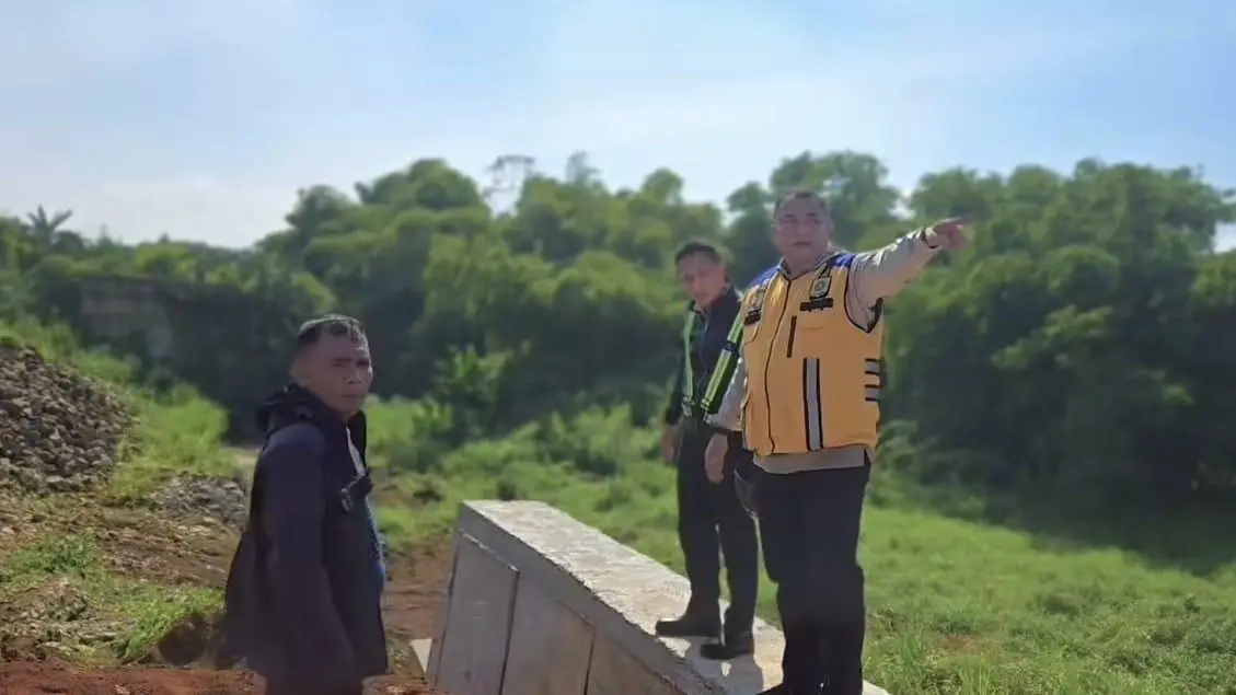 Pastikan Kualitas Pembangunan, Rudy Susmanto Inspeksi Jalan Bomang