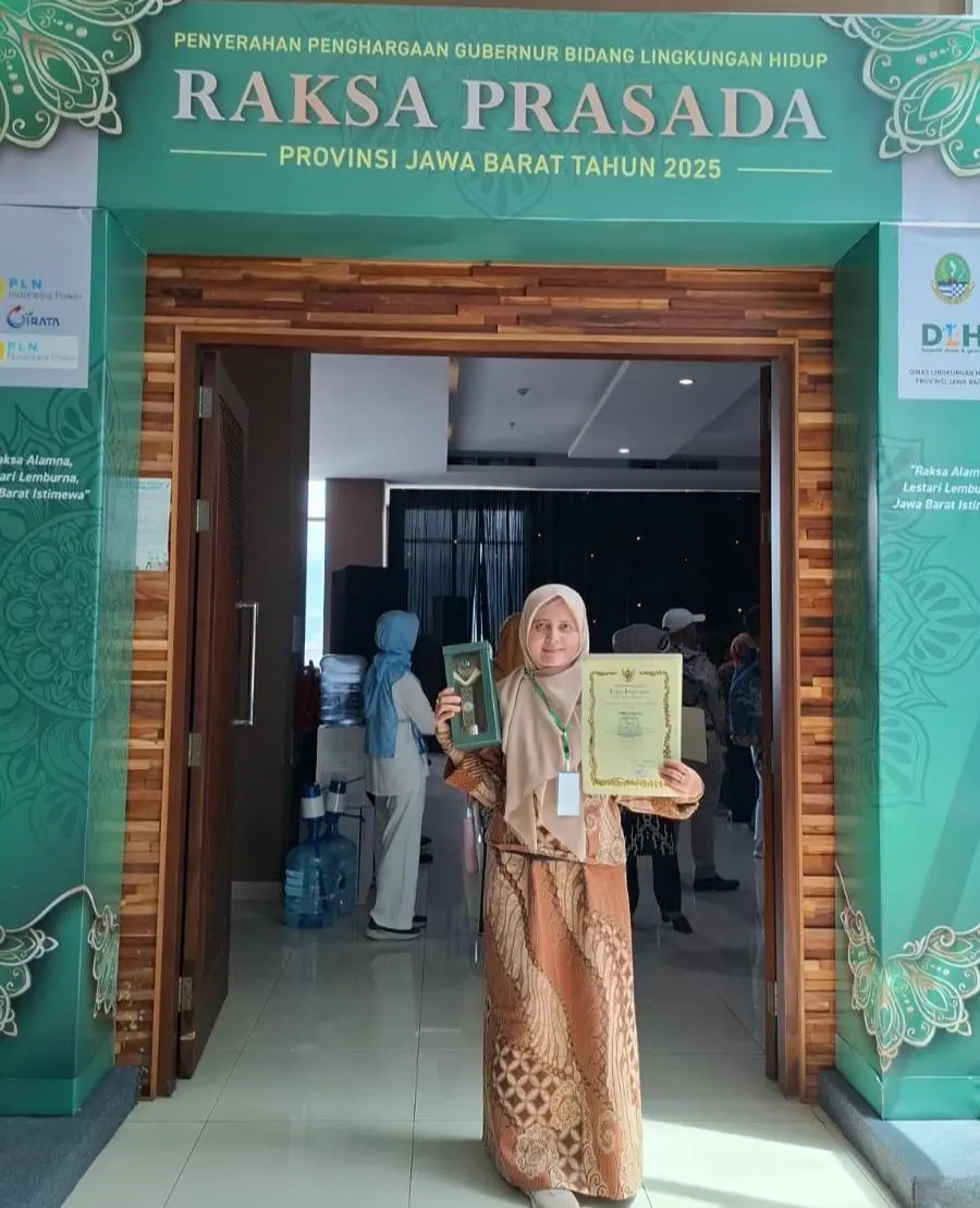 Kepemimpinan Visioner Kepala Sekolah Antarkan SMP Negeri 2 Caringin Raih Penghargaan Raksa Prasada Jabar