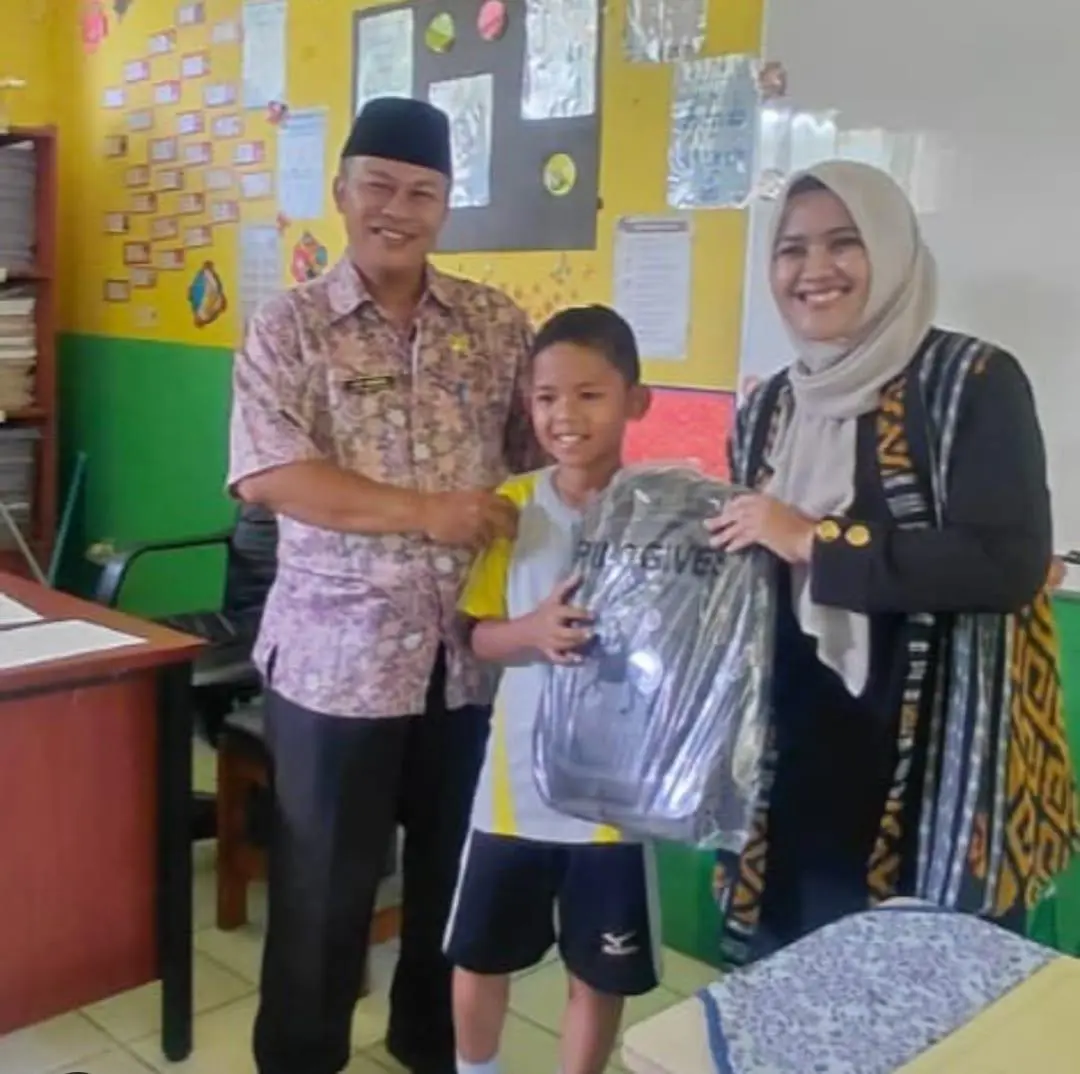 Pemkab Bogor Salurkan Bantuan Perlengkapan Sekolah untuk 5.500 Siswa SD