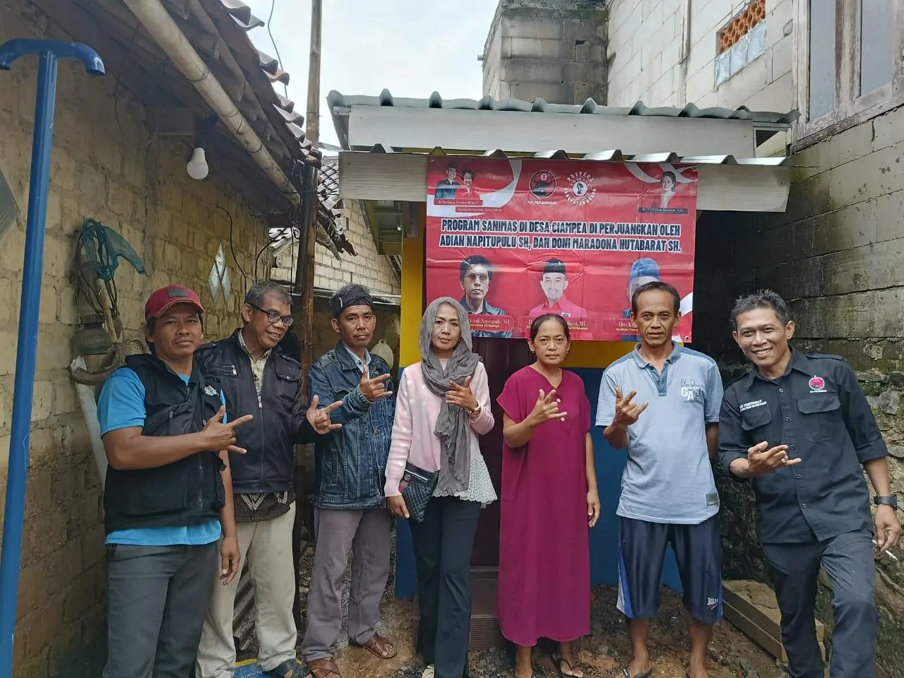 Adian Napitupulu Salurkan Program Sanimas untuk Warga Desa Ciampea