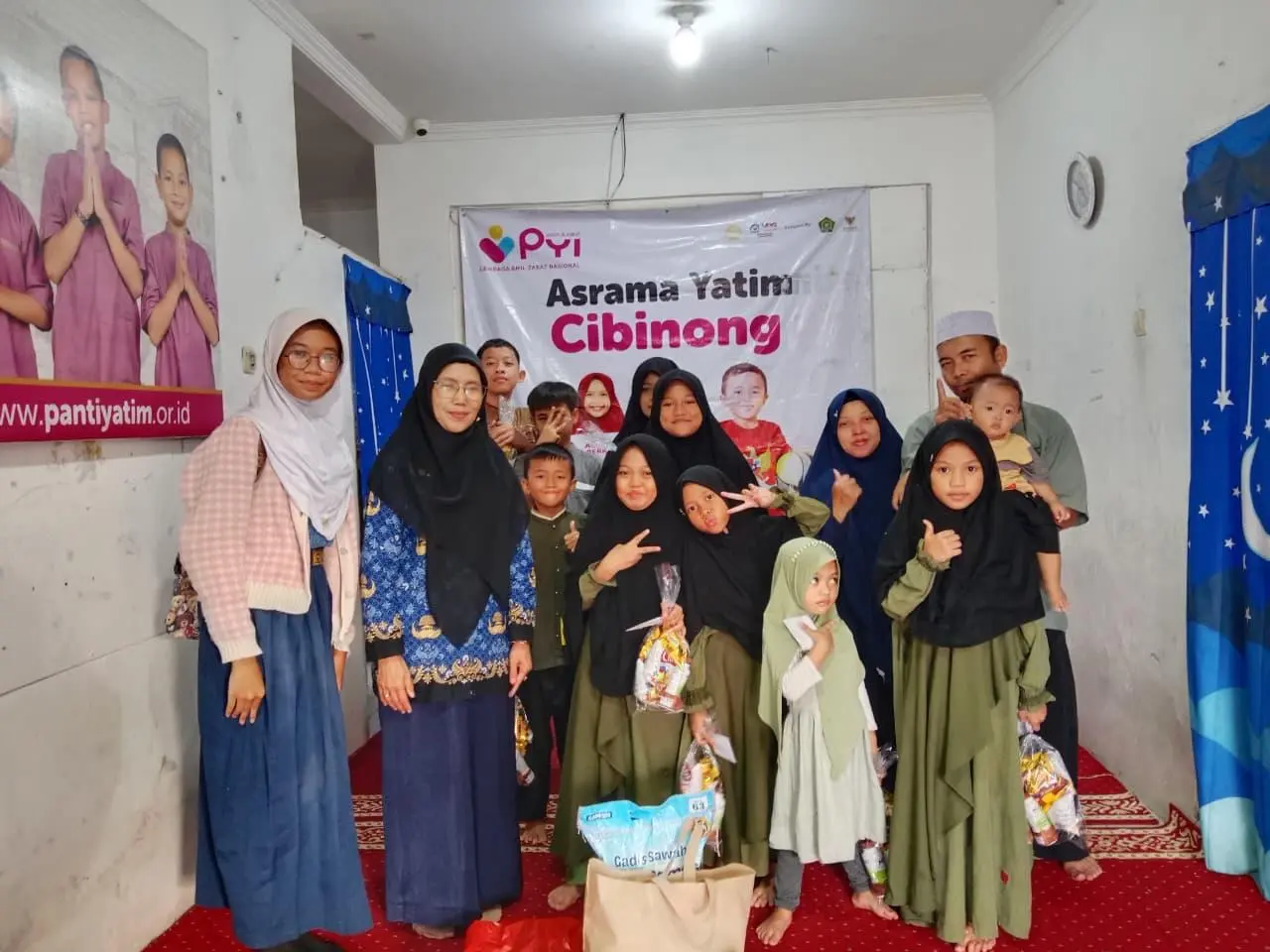 DMC SMPN 2 Cibinong Santuni Anak Yatim, Tanamkan Karakter Peduli Sejak Dini