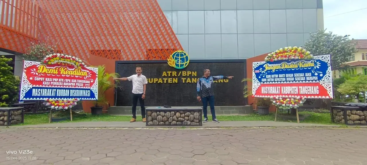 Pelayanan Dinilai Buruk, Warga Tangerang Kirim Karangan Bunga Protes ke Kantor ATR/BPN