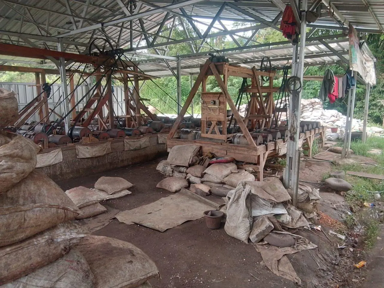 Delapan Jurnalis Diduga Dikiminalisasi Saat Investigasi Aktivitas Ilegal di Rumah Oknum Kades Sadeng