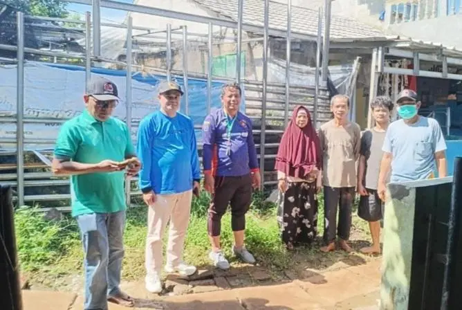 Longsor Robohkan Dinding Rumah di Cipayung, Sekcam dan Lurah Turun Cepat Tangani Warga