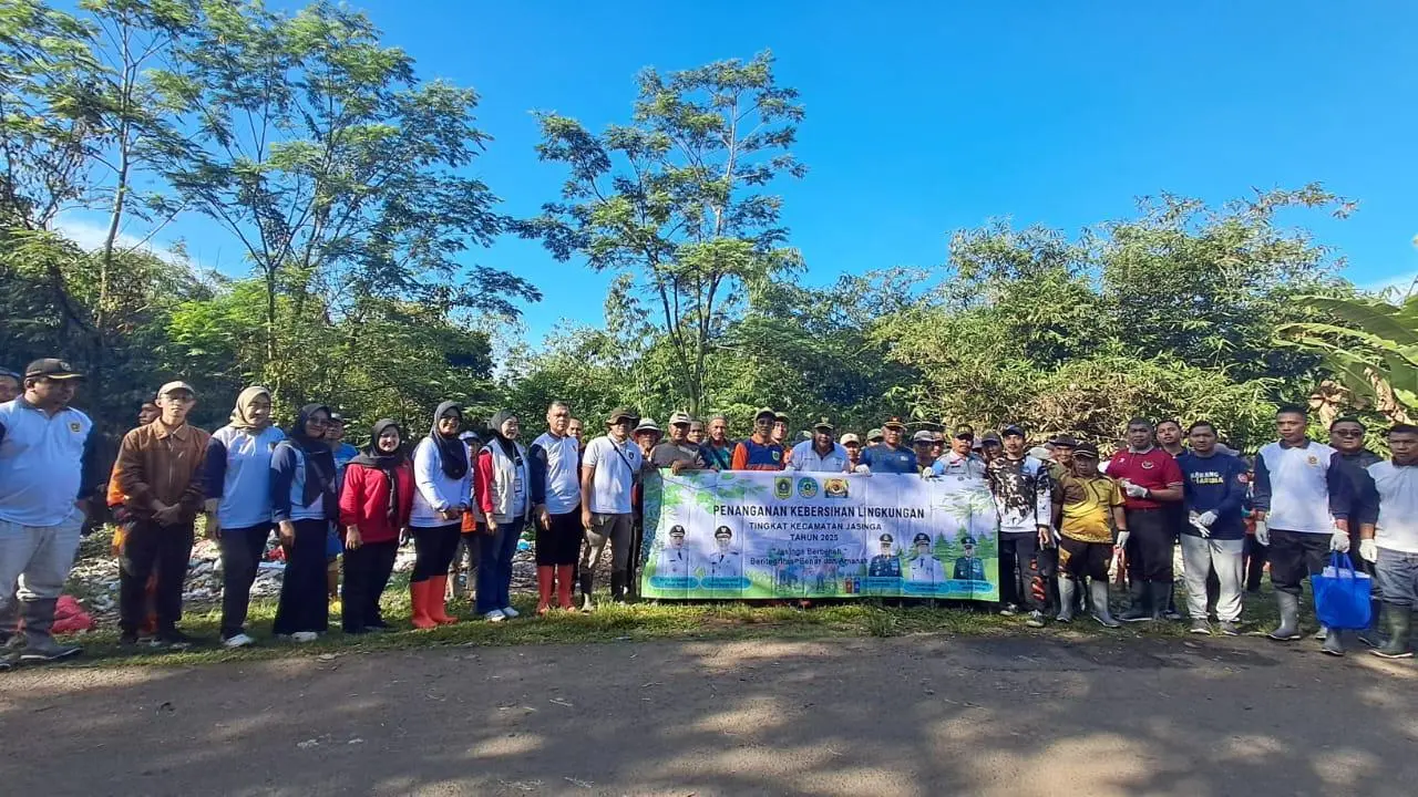 UPT DLH Jasinga Perkuat Gerakan Jumat Bersih di Desa Neglasari