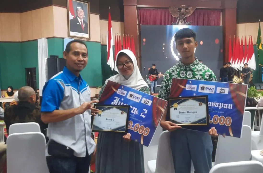 SMA Negeri 3 Cibinong Sabet Dua Penghargaan Jurnalistik di Ajang Anugerah Jurnalisme Istimewa 2025 PWI Kabupaten Bogor