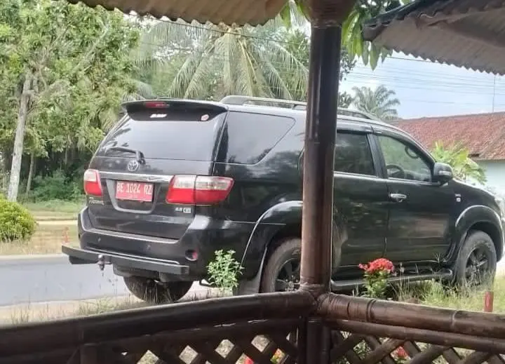 Misteri Mobil Dinas Pesawaran: Berbulan-bulan 'Nongkrong' di Lampung Timur!