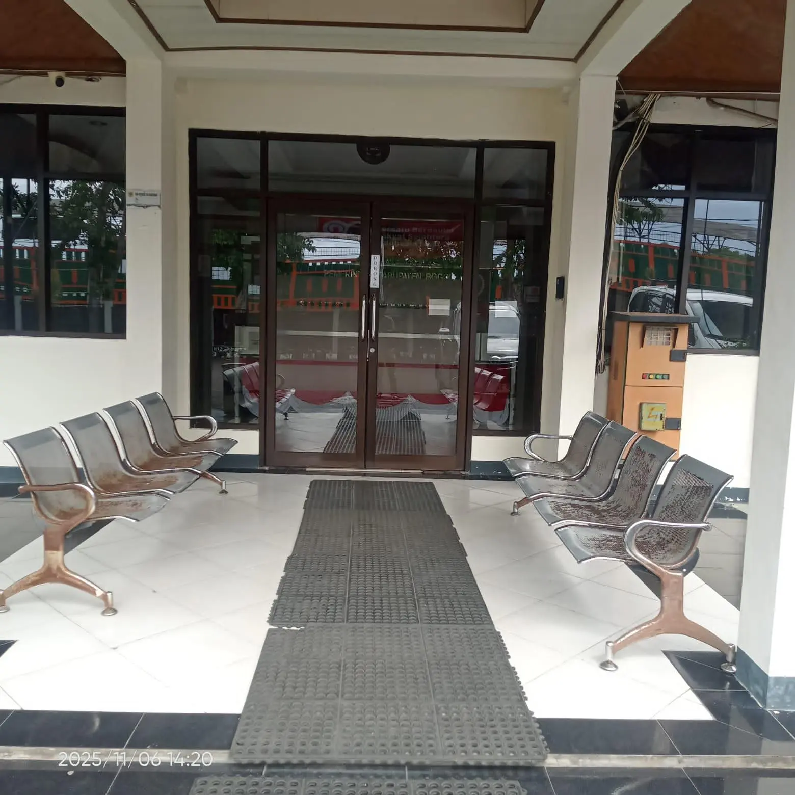 Fasilitas Ruang Tunggu ULP Kabupaten Bogor Memprihatinkan, Publik Pertanyakan Komitmen Pelayanan