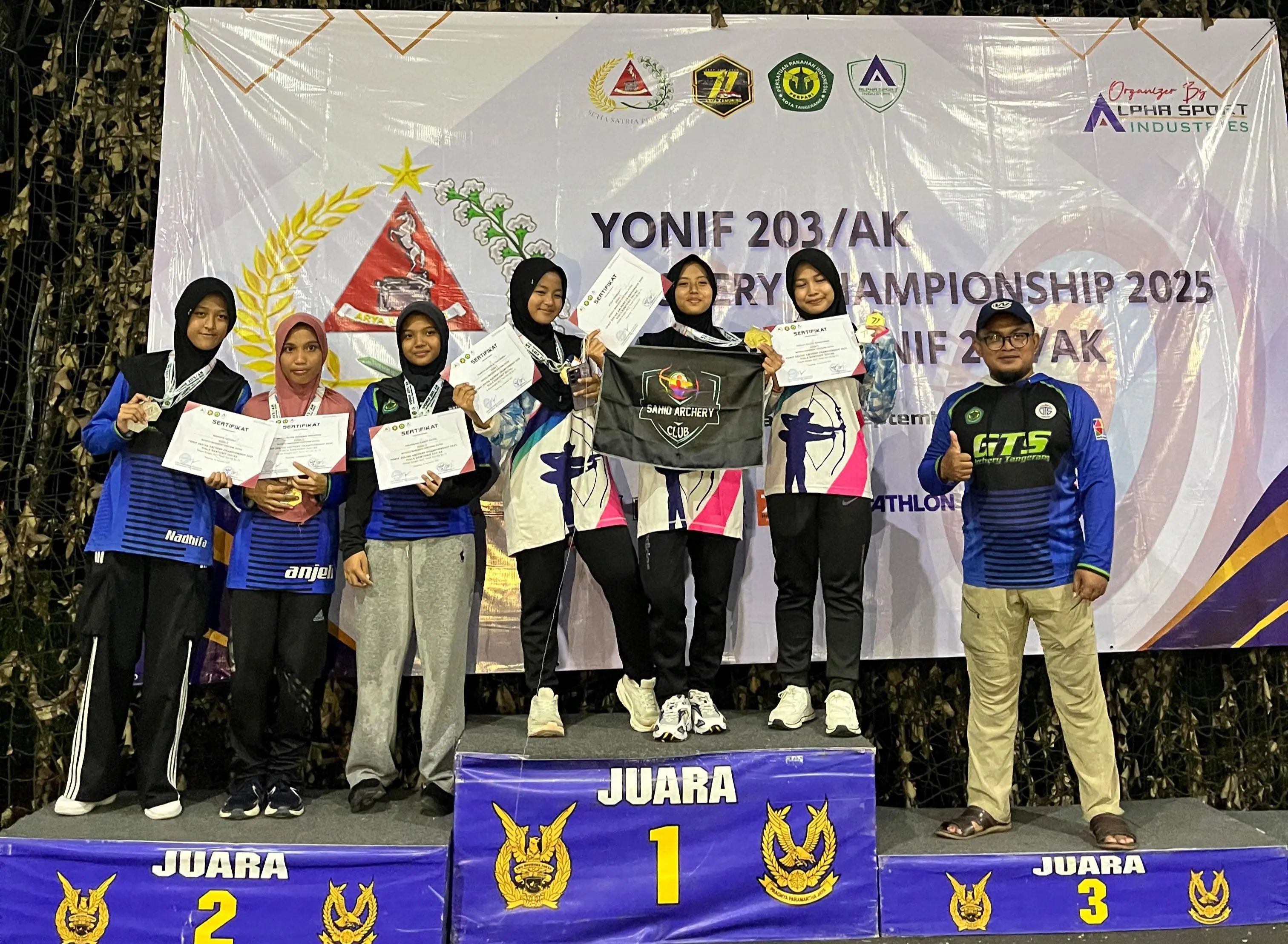 Dua Srikandi SMPN 1 Cibungbulang Raih Medali Emas di Dua Kejuaraan Panahan Nasional