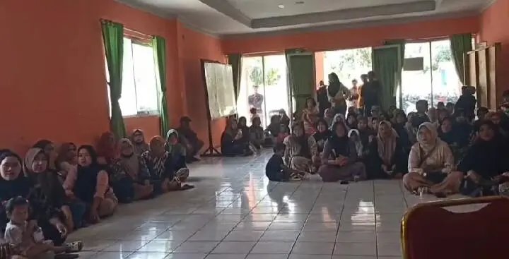 Warga Geruduk Kantor Desa: Kompensasi Tambang Salah Sasaran!