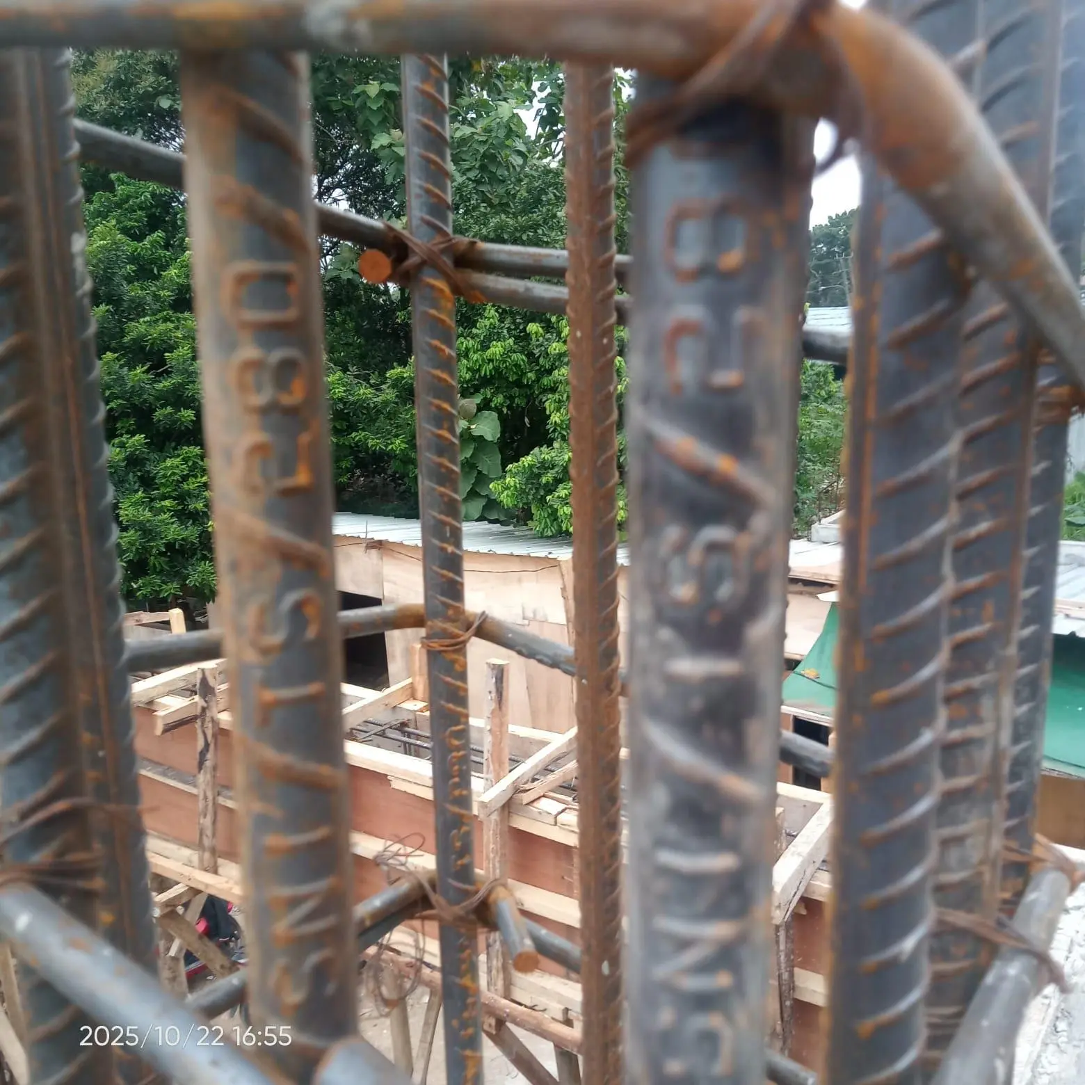 Diduga Gunakan Besi Oplosan, Pembangunan Kantor Kecamatan Tajurhalang Sarat Penyimpangan