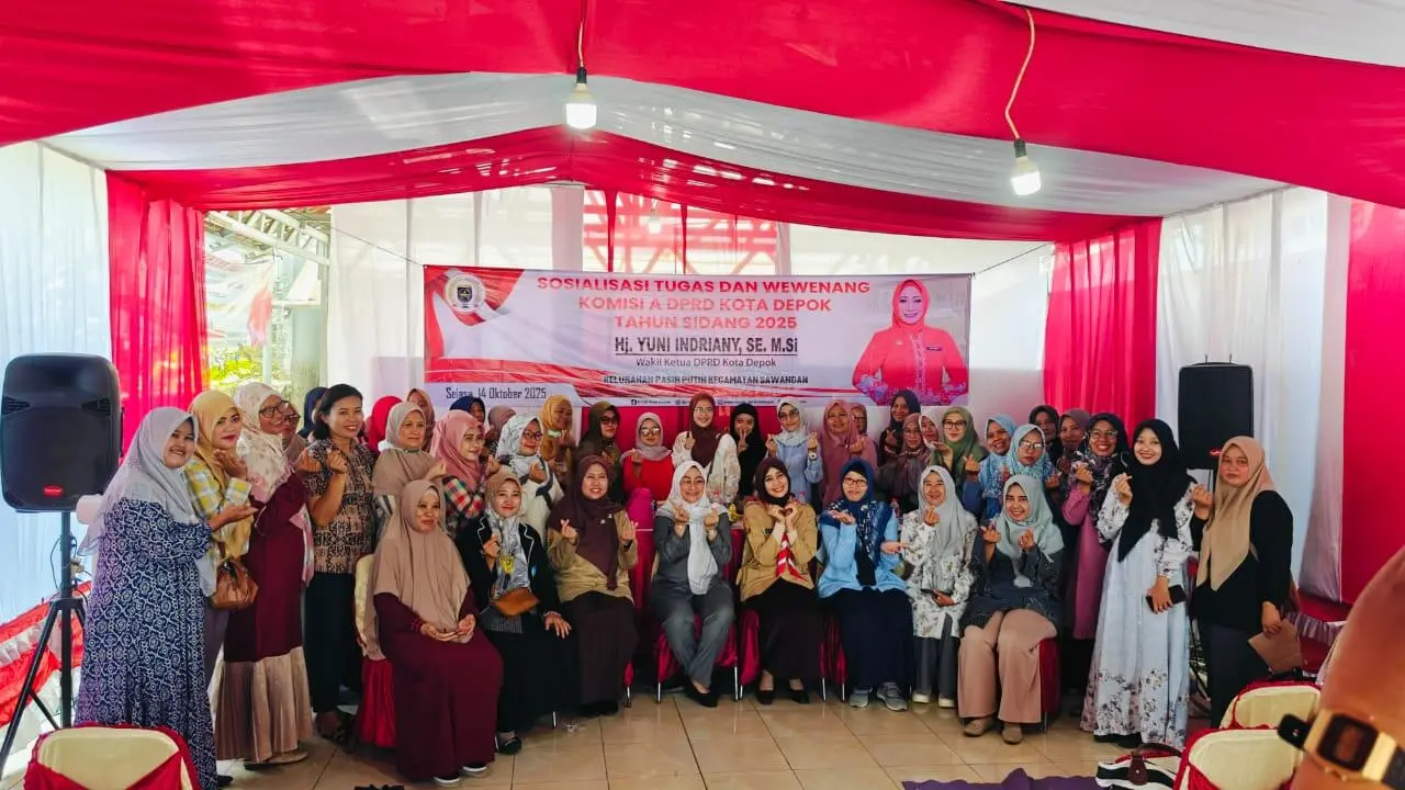 Laptop Baru untuk Kader Posyandu Pasir Putih: Yuni Indriany Realisasikan Aspirasi!