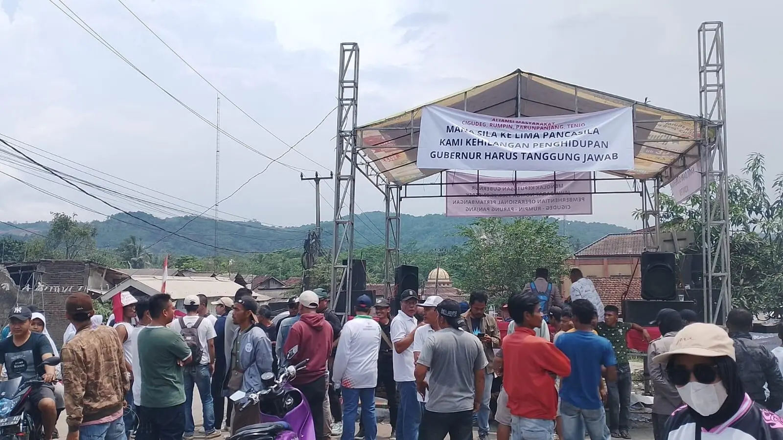 Penutupan Tambang oleh Gubernur KDM Picu Aksi Warga di Cigudeg: “Jeritan Rakyat yang Bergantung pada Tambang”