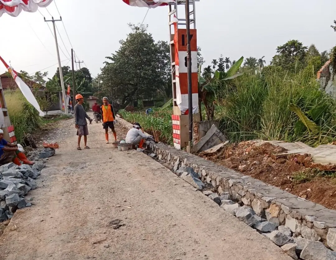 Bankeu Infrastruktur 2025, Pemdes Pabuaran Realisasikan Betonisasi dan TPT