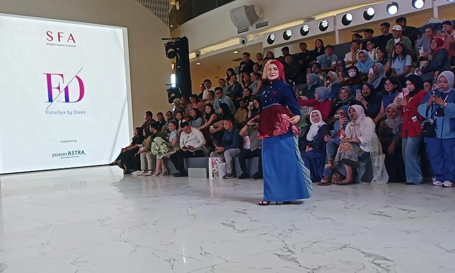 Yetty Wulandari Tampil di Fashion Nation 2025, Perkenalkan Batik Gong Bolong