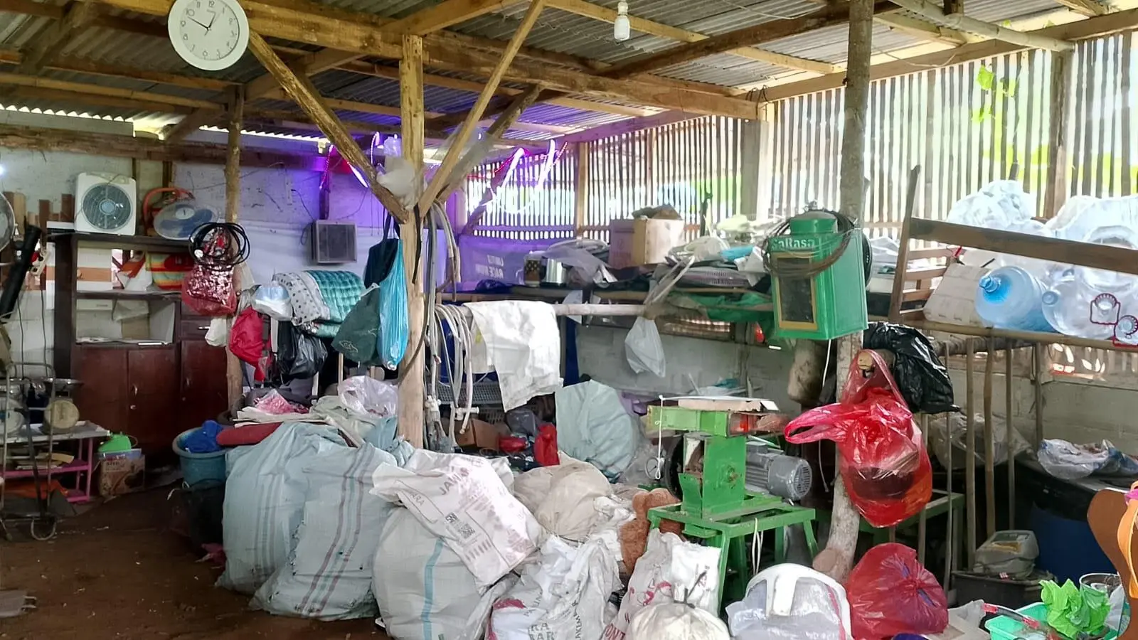 Bank Sampah Berlian, Inisiatif Neneng Julaeha Ubah Sampah Jadi Tabungan