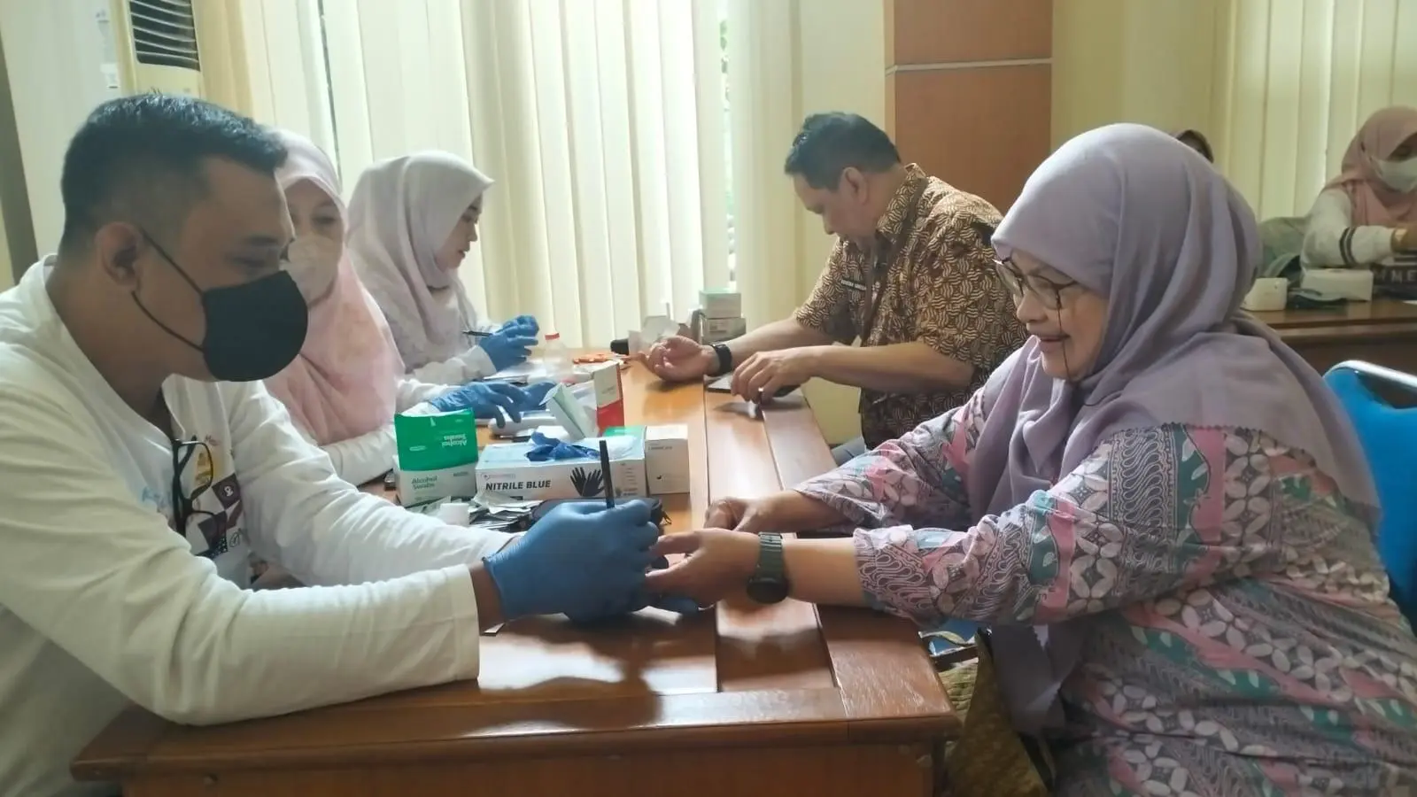 Sekretariat DPRD Depok Gelar Cek Kesehatan Perdana untuk Pegawai