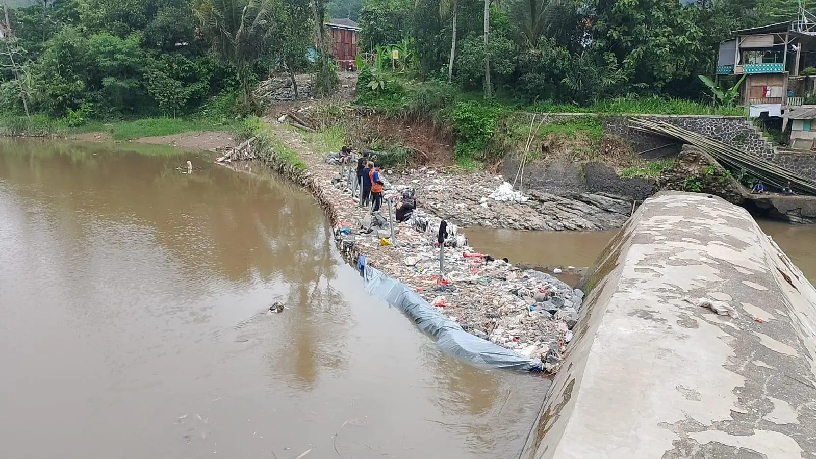 Petani Desa Kalongliud dan Hambaro Sambut Baik Rehabilitasi Irigasi Bongas