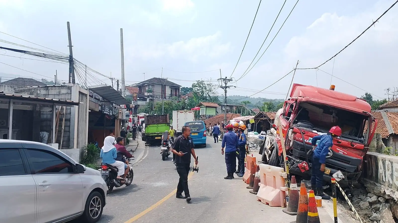 Tabrakan Beruntun di Simpang Gardu Cilame, Mobil Tangki Diduga Alami Rem Blong