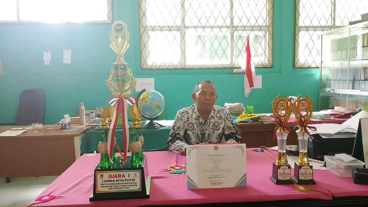 SMPN 1 Jasinga Sabet Juara 1 Gerak Jalan Kecamatan, Kadisdik Bogor Beri Apresiasi