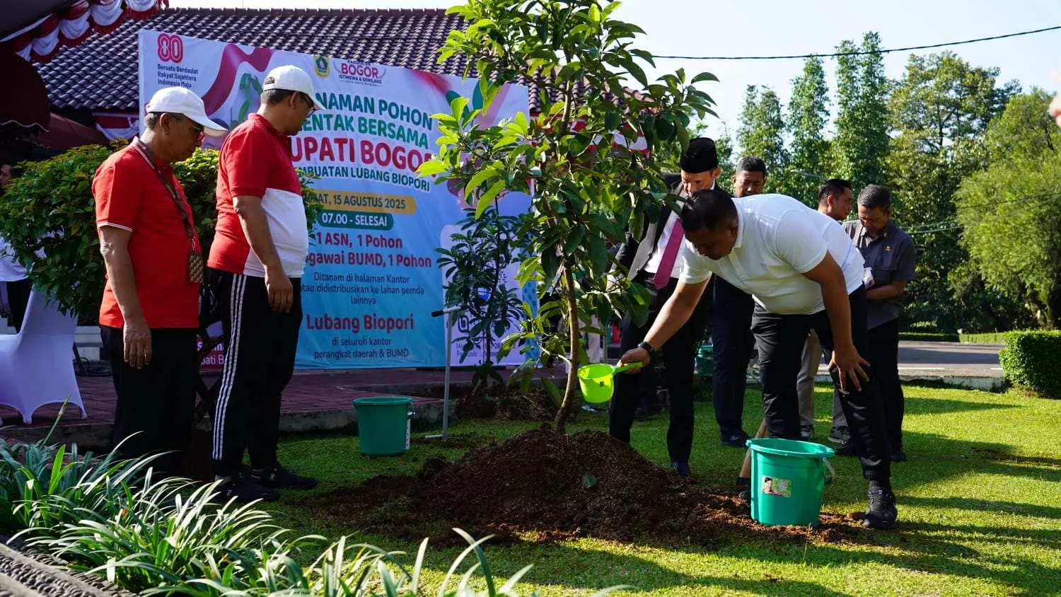 Bupati Bogor Canangkan Gerakan 1 ASN 1 Pohon, Dorong Penghijauan dan Ketahanan Pangan