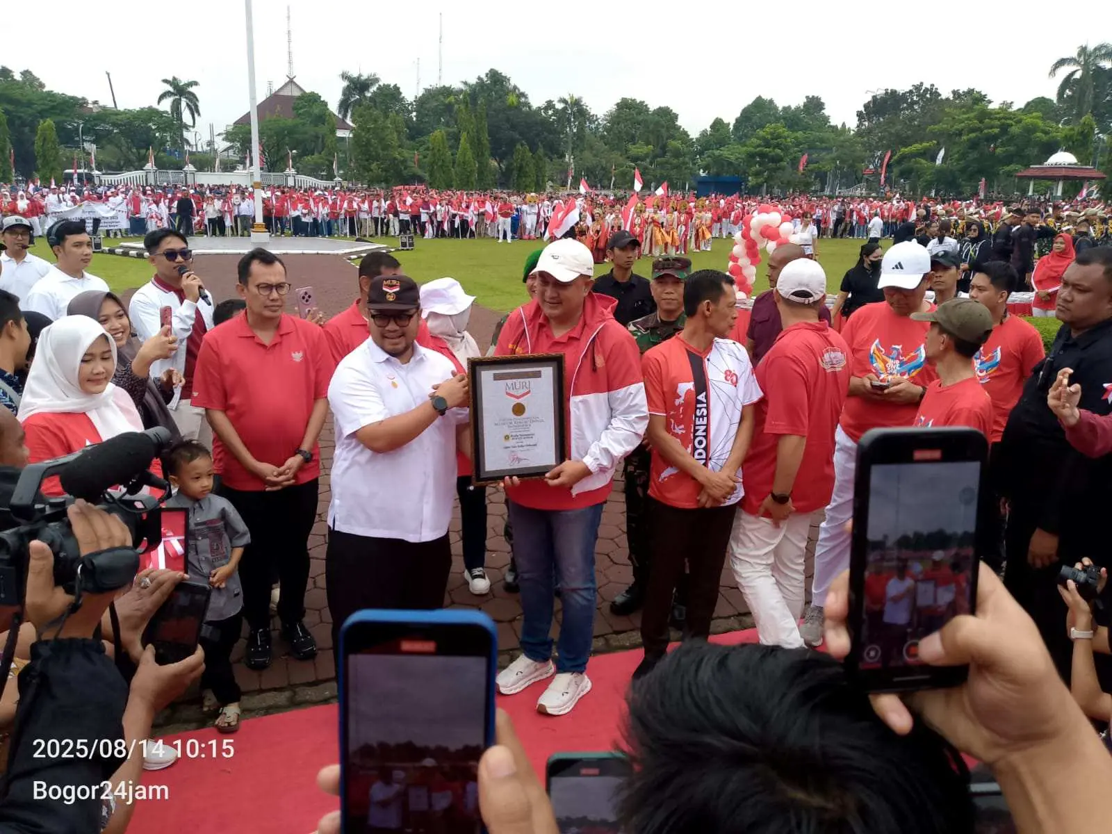 Kabupaten Bogor Pecahkan Rekor MURI, Kirab Merah Putih Meriahkan HUT RI ke-80