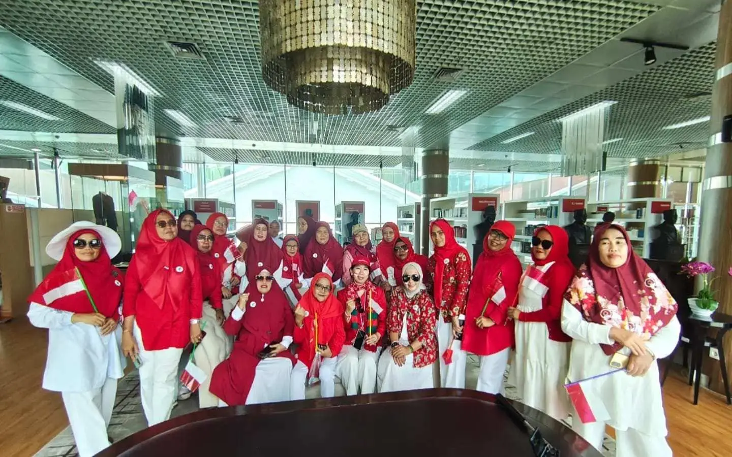 Bogor Trip History 1900 Serahkan Buku dan Telusuri Perjuangan Bangsa di Museum Balai Kirti