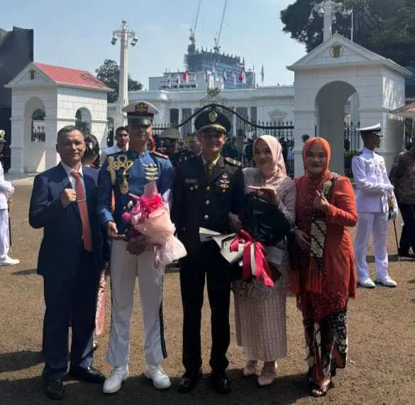 Orangtua Asal Krui Lampung Antar Tiga Anak ke Gerbang Prestasi Nasional